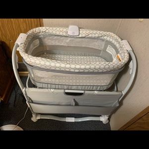 I’m selling a bassinet for a baby to sleep in
